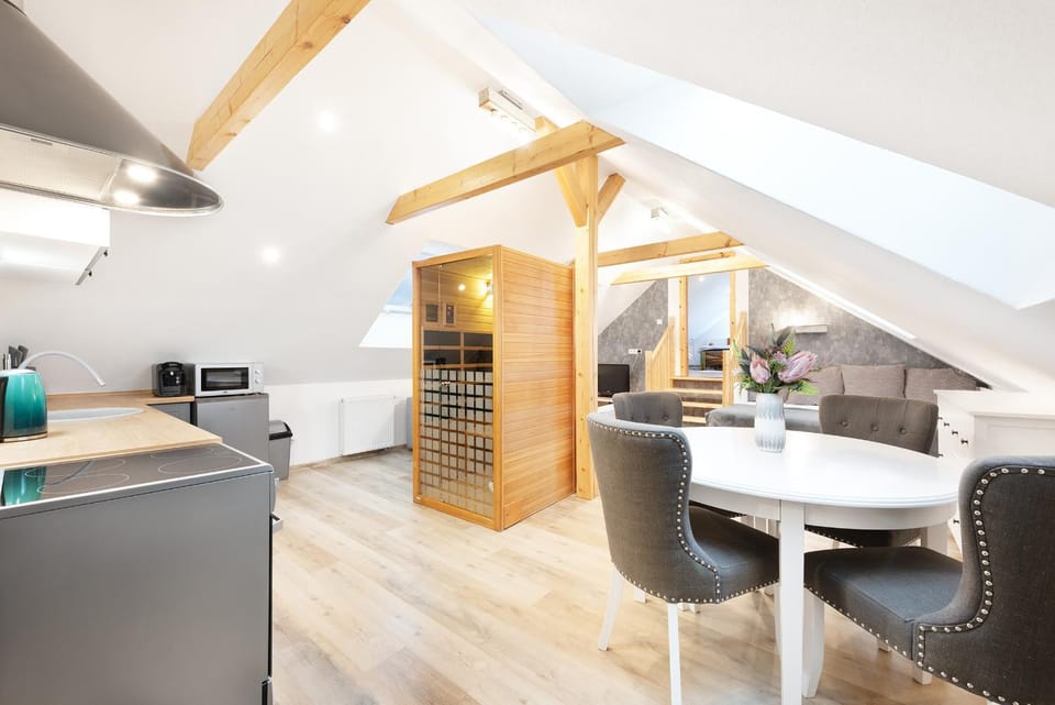 Sauna, Kitchen or kitchenette, Seating area