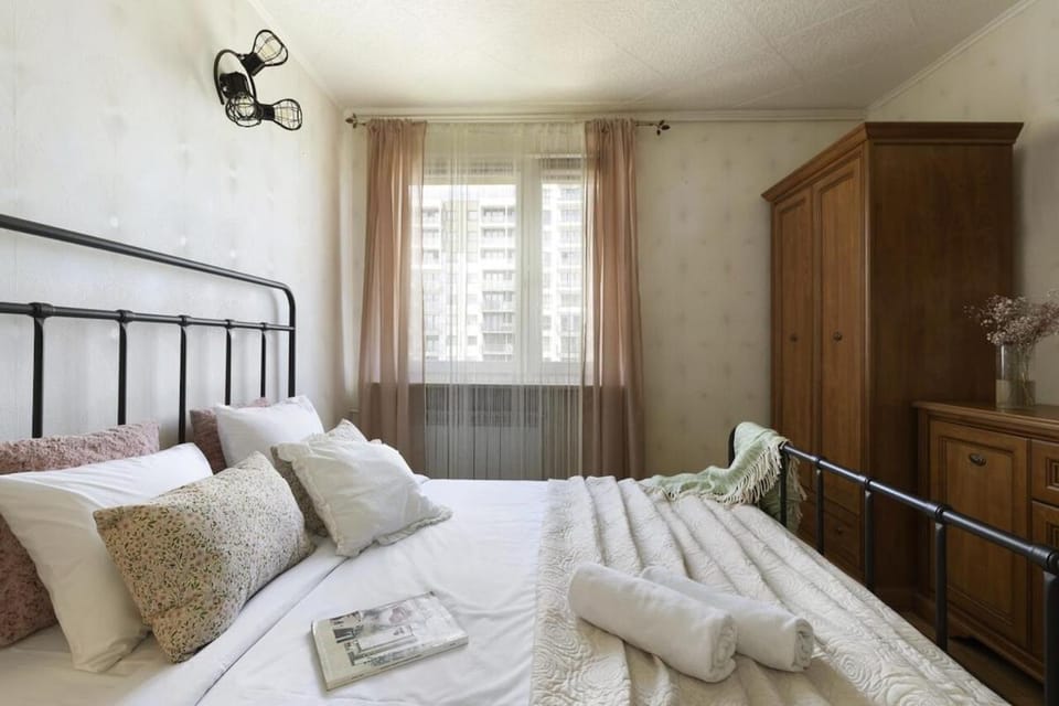 Bed, Photo of the whole room, Bedroom, towels, wardrobe