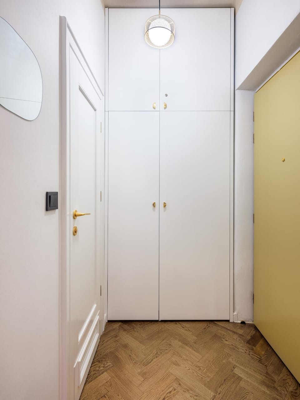 Photo of the whole room, wardrobe