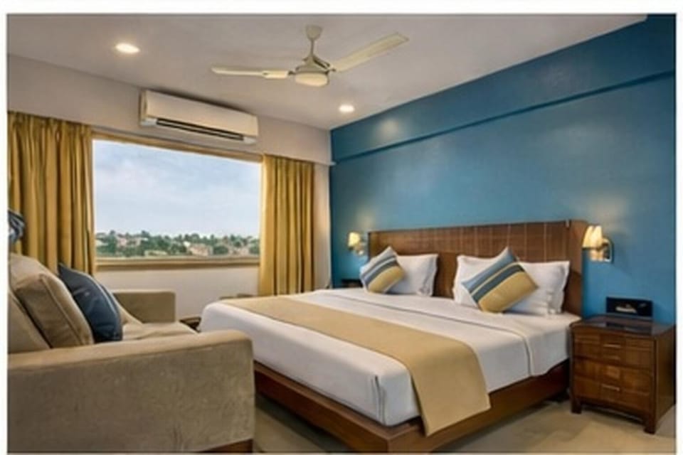 Photo of the whole room, Bedroom