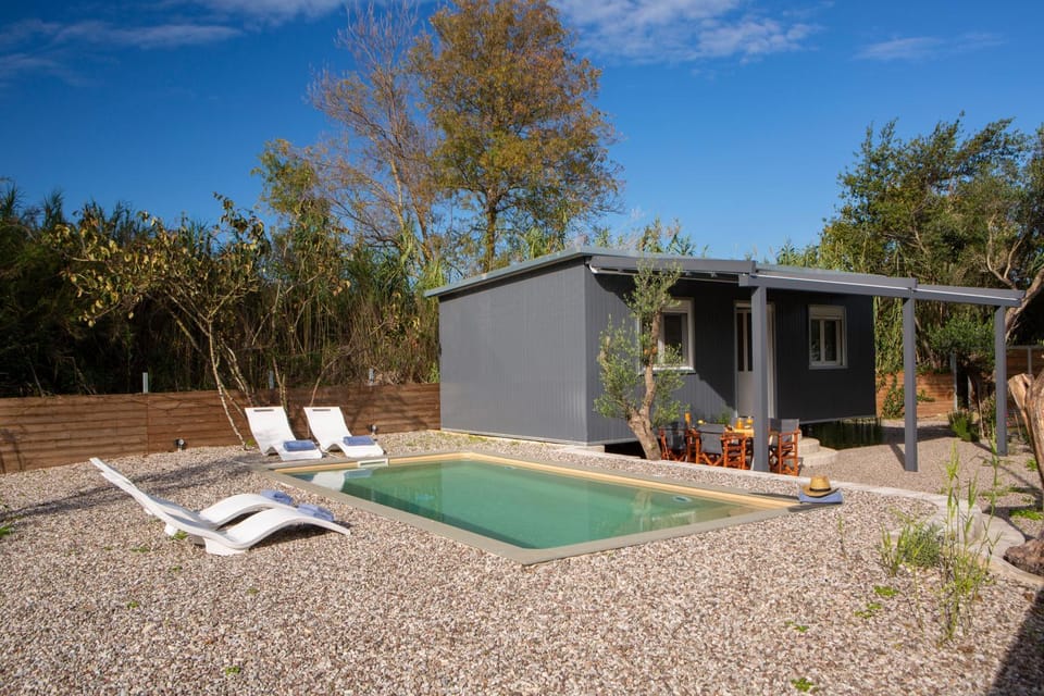 Property building, Garden view, Pool view, Swimming pool, sunbed