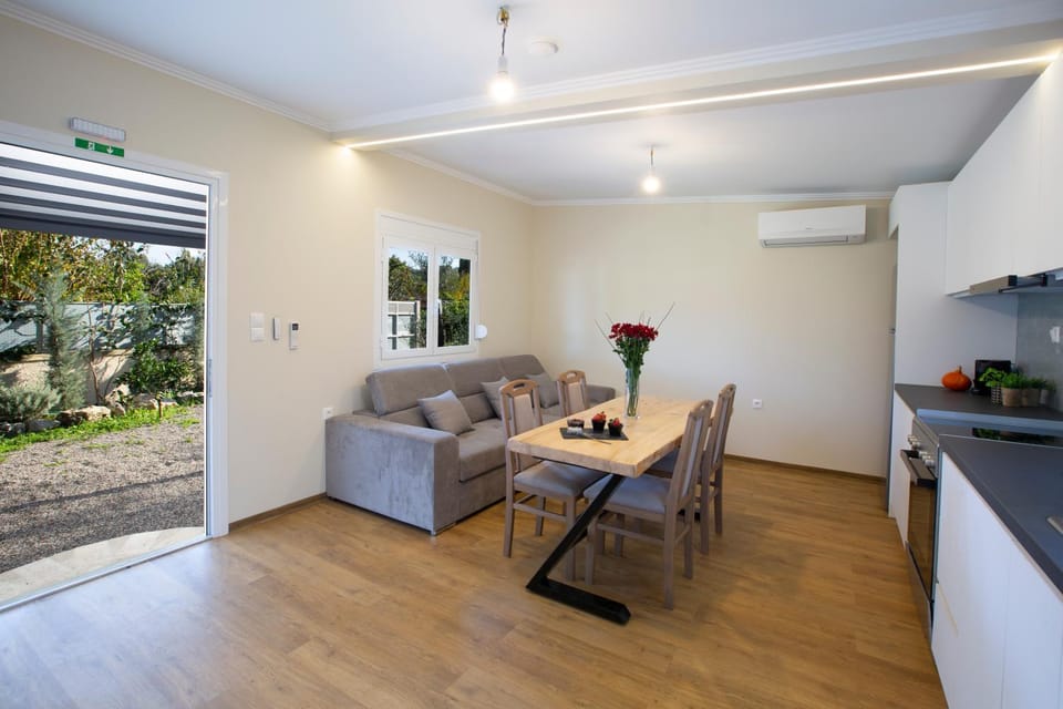 Kitchen or kitchenette, Living room