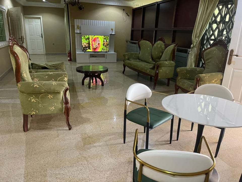 Communal lounge/ TV room, TV and multimedia, Living room
