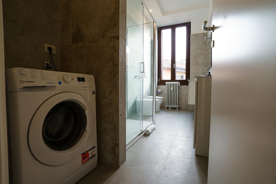 Bathroom, washing machine
