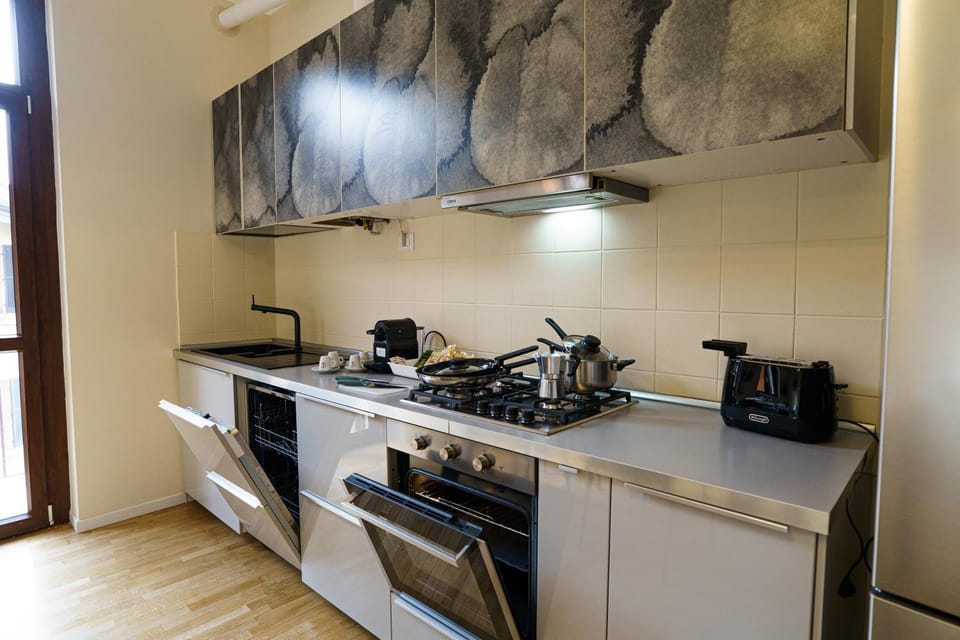 Coffee/tea facilities, Kitchen or kitchenette, stove, toaster