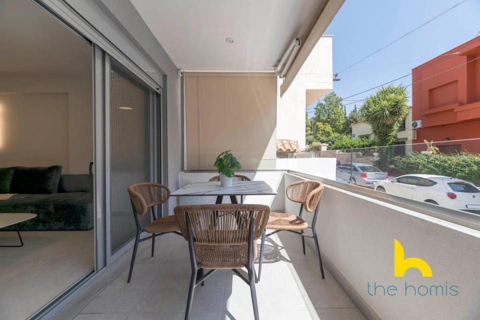 A1 Stylish 2BR APT w Balcony and Parking, Kingbed Apartment in Athens