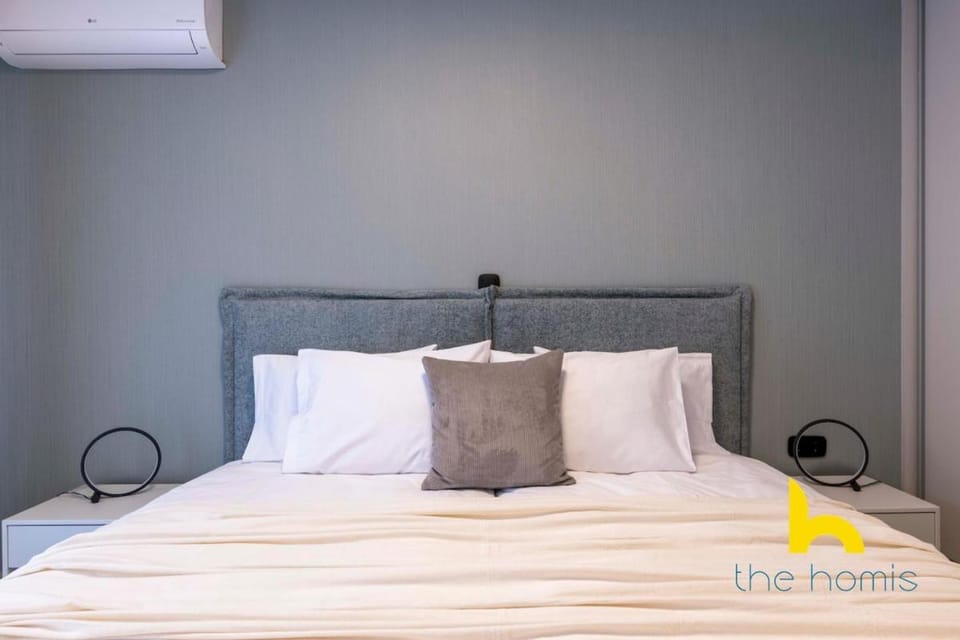 A1 Stylish 2BR APT w Balcony and Parking, Kingbed Apartment in Athens