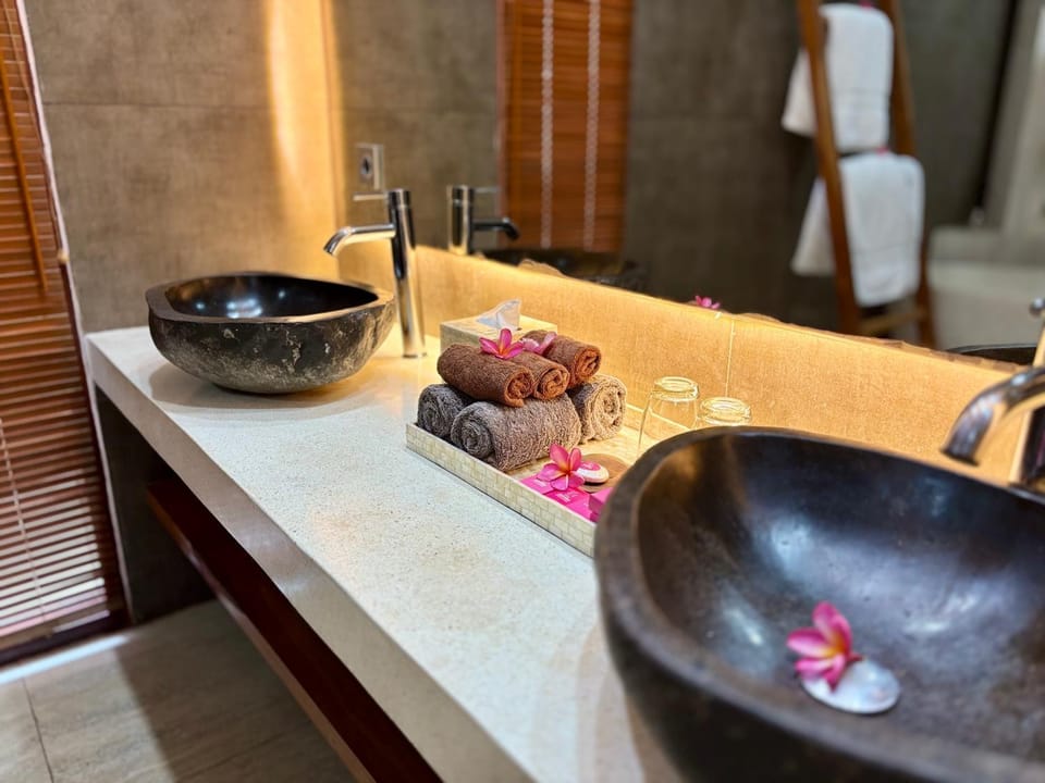 Bathroom, Bath, towels
