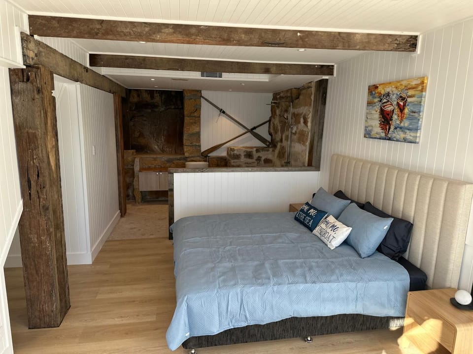 Bed, Bathroom, Photo of the whole room, Bedroom