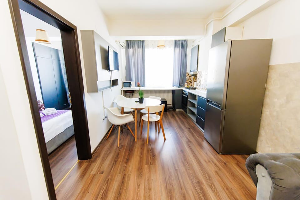 Bed, TV and multimedia, Kitchen or kitchenette, Living room, Photo of the whole room, Seating area, Dining area, Evening entertainment, Bedroom, oven, wardrobe