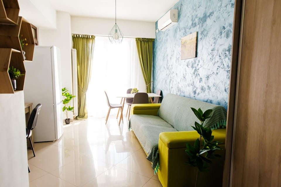 Bed, Living room, Photo of the whole room, Seating area, Bedroom