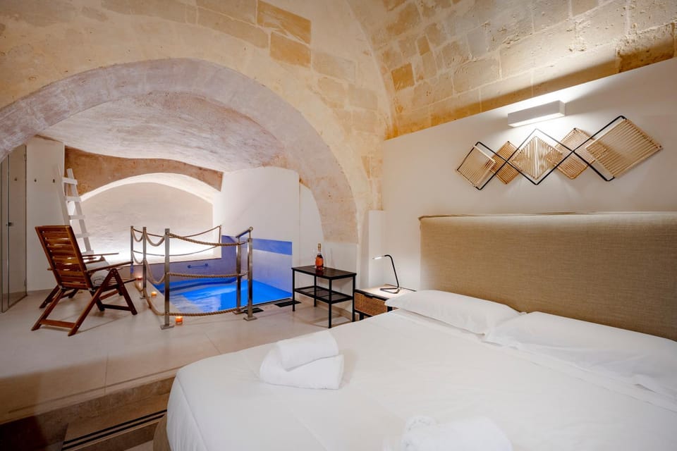 Bed, Spa and wellness centre/facilities, Photo of the whole room, Bedroom, Pool view, Swimming pool, Swimming pool