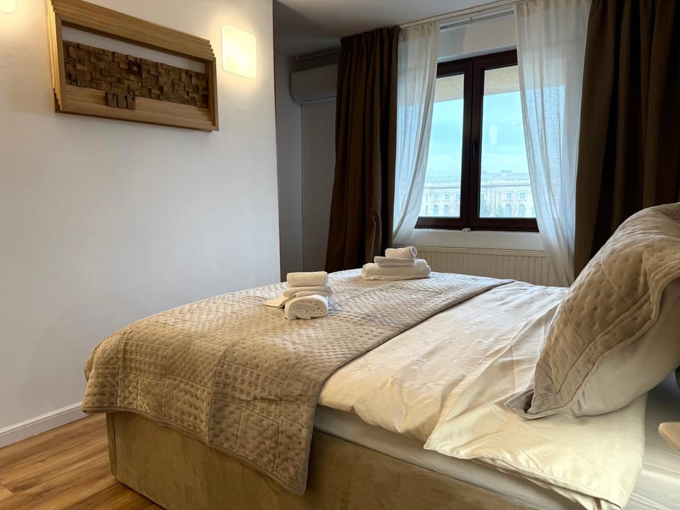 Cozy Central Palace View Bucharest Apartment in Bucharest