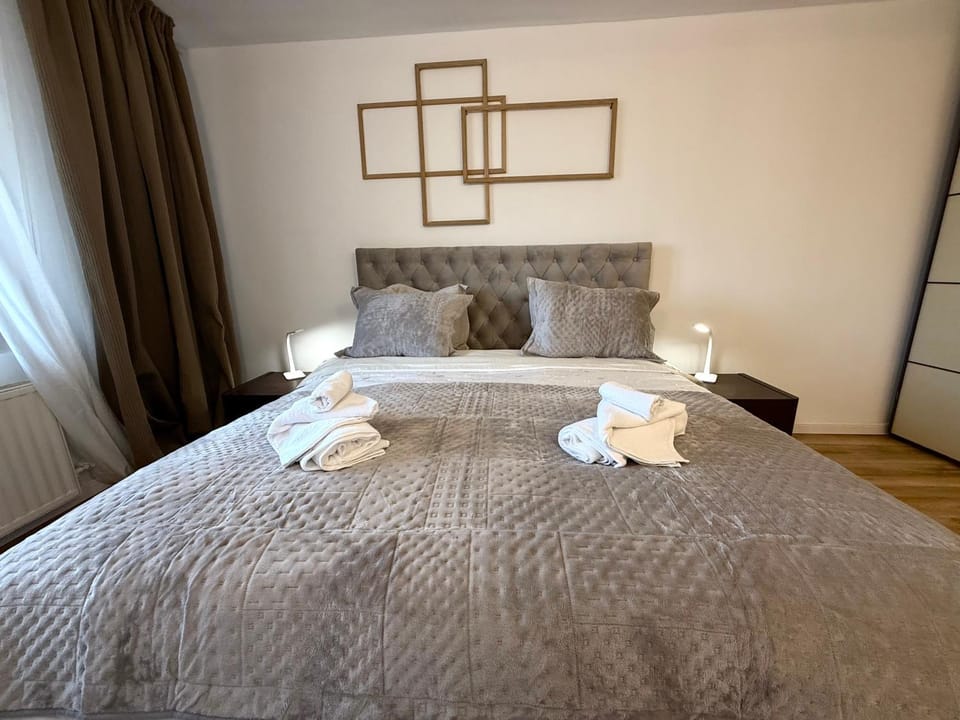 Cozy Central Palace View Bucharest Apartment in Bucharest