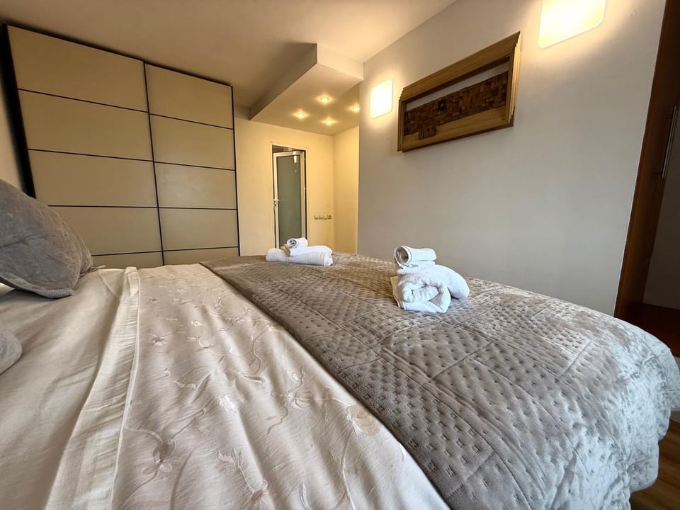Cozy Central Palace View Bucharest Apartment in Bucharest