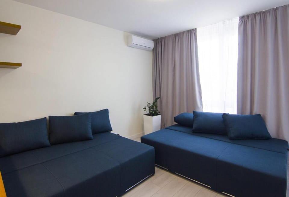 Living room, Seating area, air conditioner
