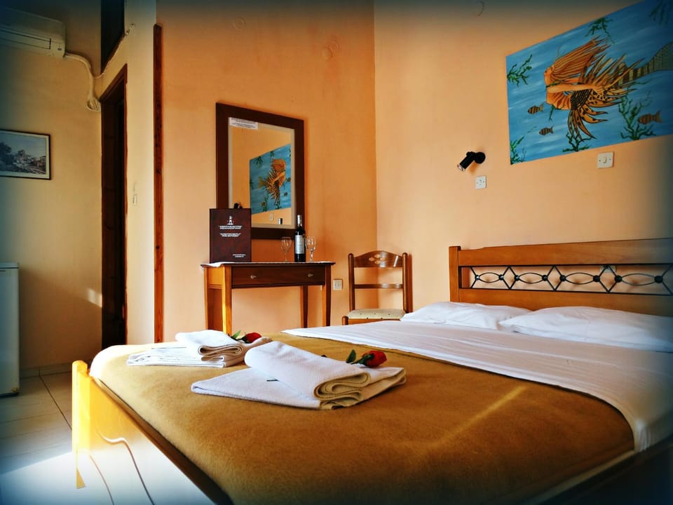 Bed, Decorative detail, Bedroom, Alcoholic drinks, Non alcoholic drinks