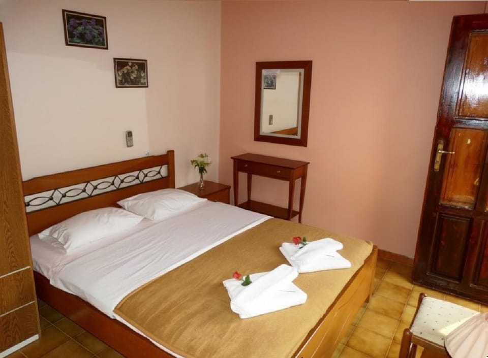 Photo of the whole room, towels