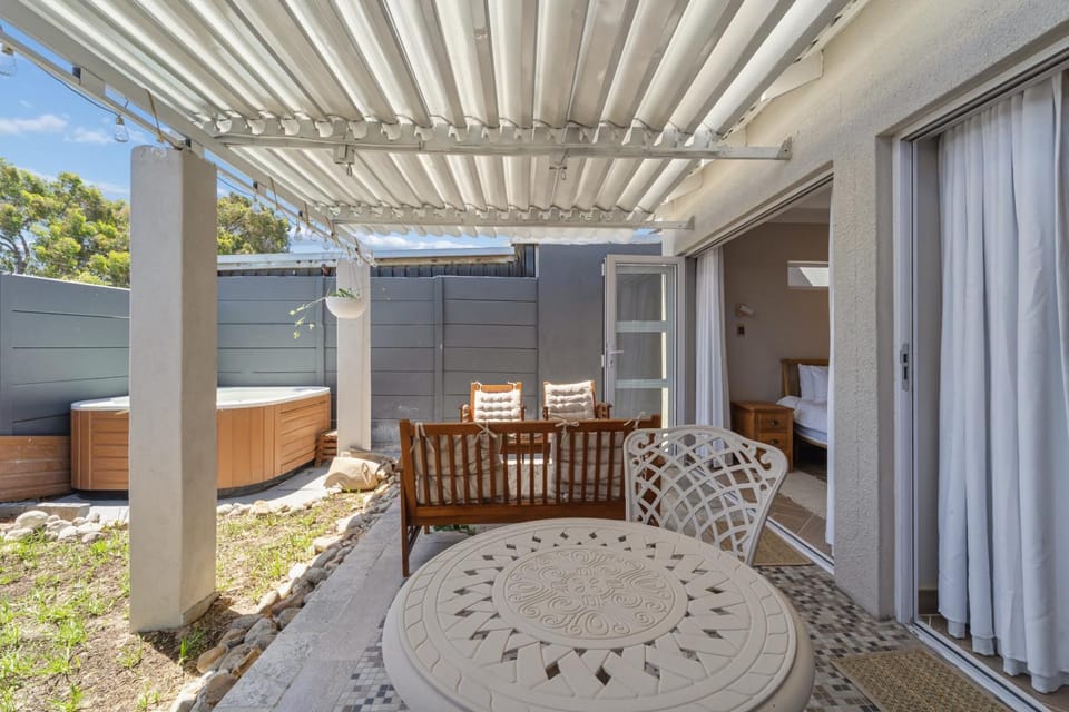 Patio, Day, Hot Tub, View (from property/room), Seating area, Dining area