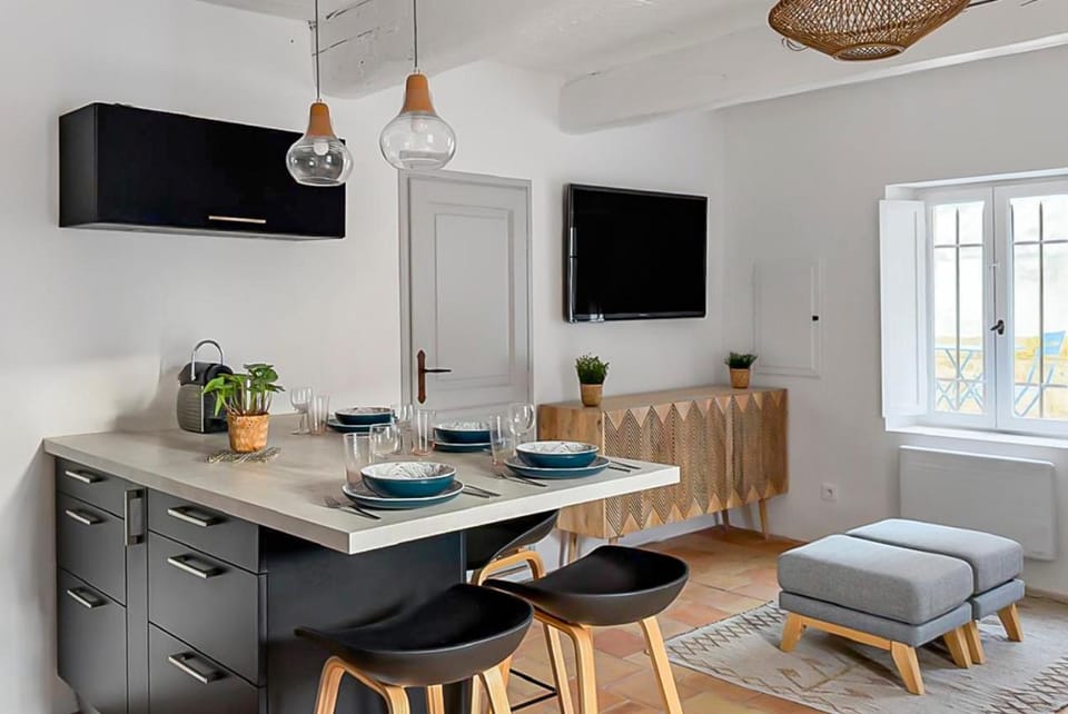 TV and multimedia, Dining area