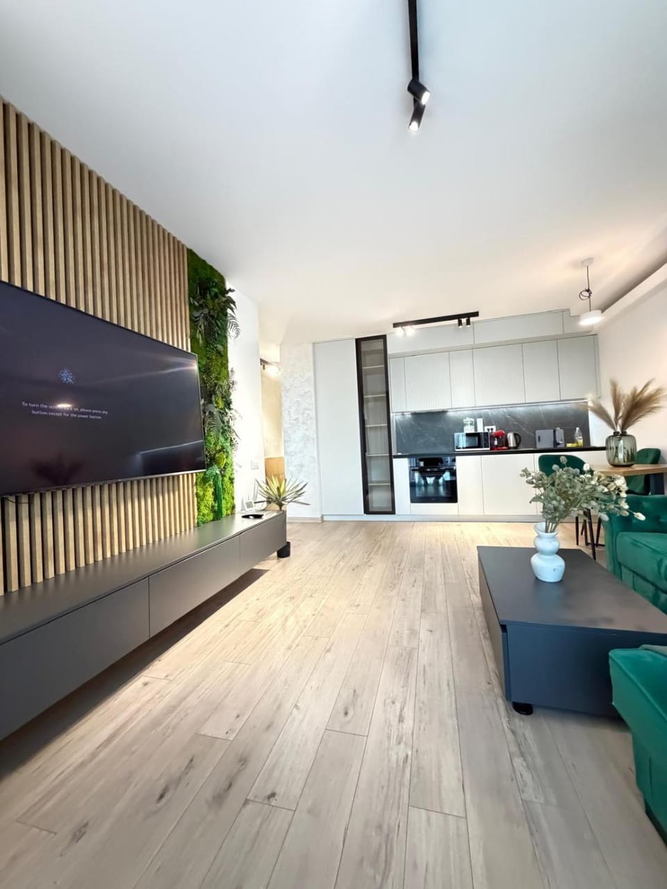 TV and multimedia, Kitchen or kitchenette, Seating area