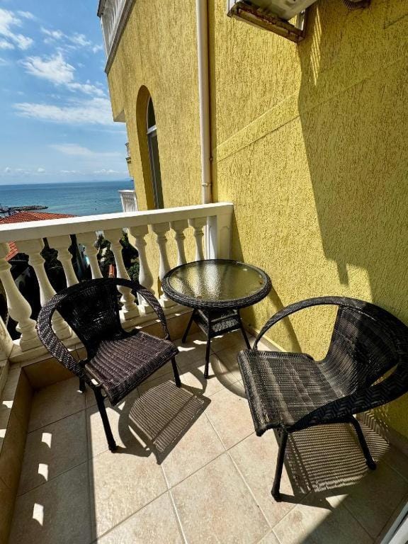 Day, View (from property/room), Balcony/Terrace, Seating area, Sea view
