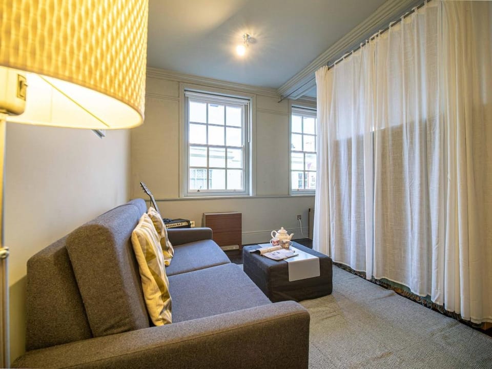 Lilli's Danish Hideaway in Heart of Whitstable - Stylish Interior - Central Location, 5 mins Beach Apartment in Whitstable