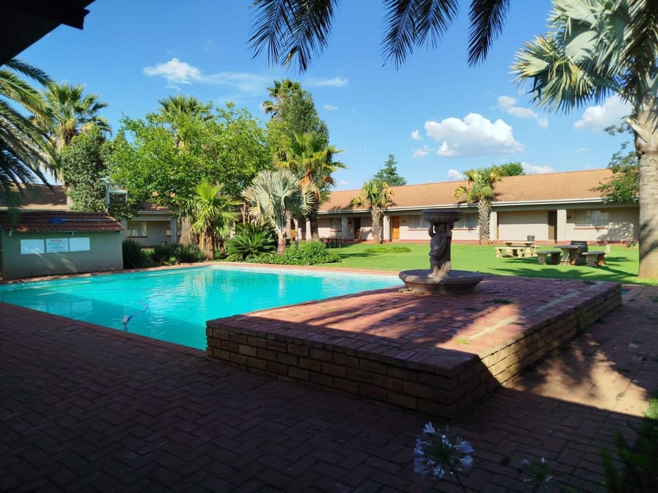 Property building, Garden, Garden view, Swimming pool