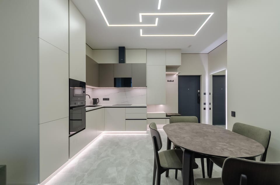 Dining area, microwave, oven, pet friendly, stove, kitchen
