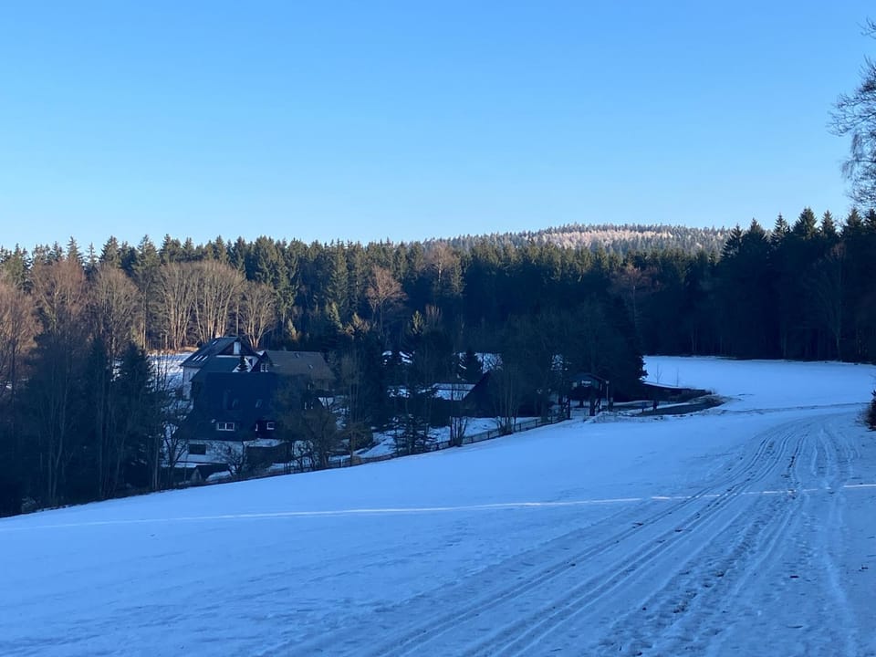 Property building, Off site, Day, Natural landscape, Winter, Skiing, Skiing, Hiking, Hiking