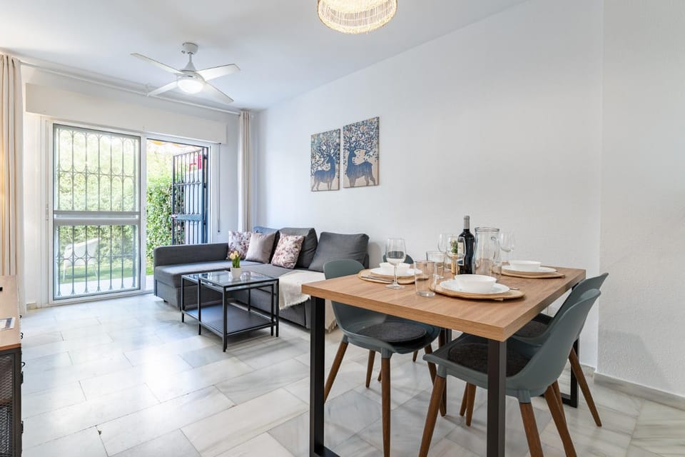 Living room, Dining area