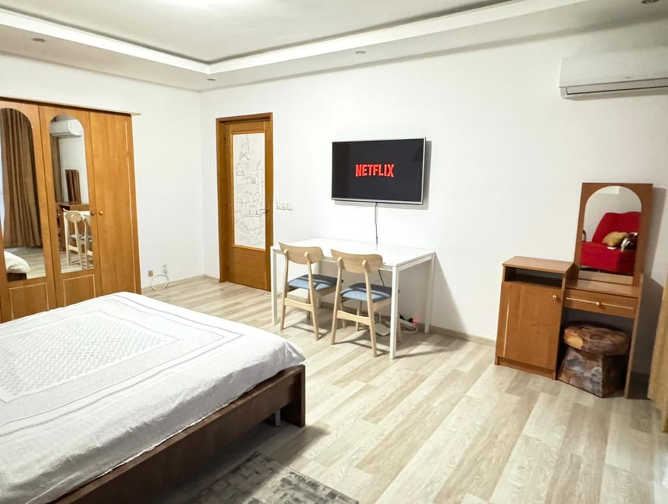 TV and multimedia, Photo of the whole room