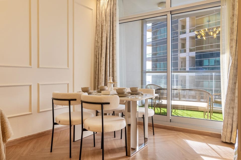 Marina Escape Spacious Skyview 2BR Apartment in Dubai