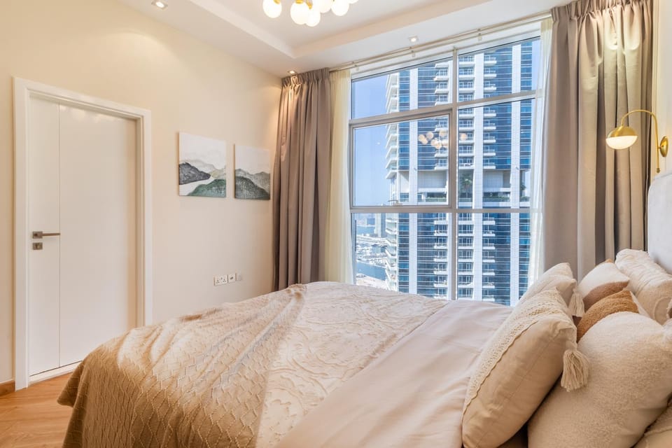 Marina Escape Spacious Skyview 2BR Apartment in Dubai