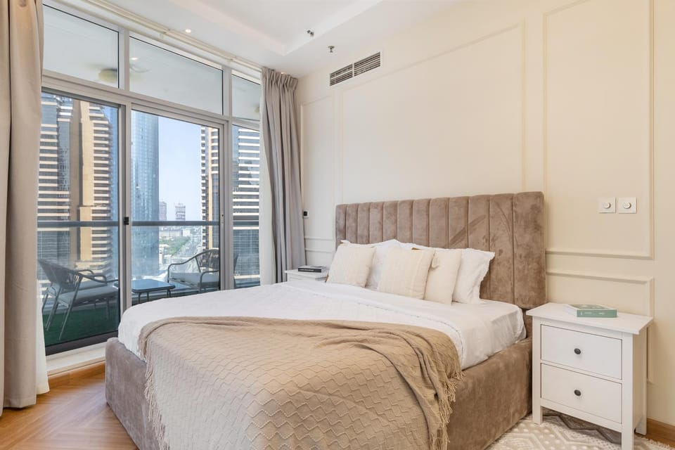 Marina Escape Spacious Skyview 2BR Apartment in Dubai
