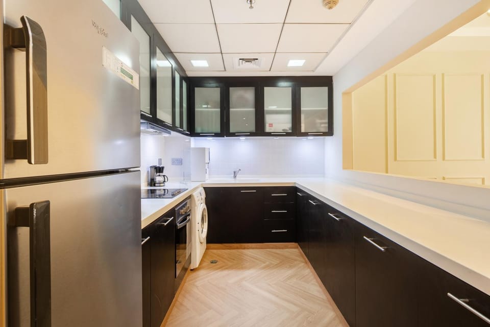 Marina Escape Spacious Skyview 2BR Apartment in Dubai
