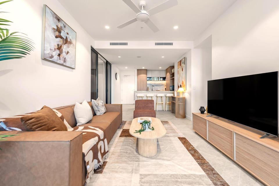 TV and multimedia, Living room, Seating area, Evening entertainment