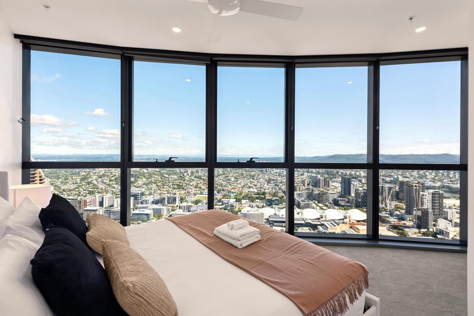 Bed, View (from property/room), Bedroom, City view, towels