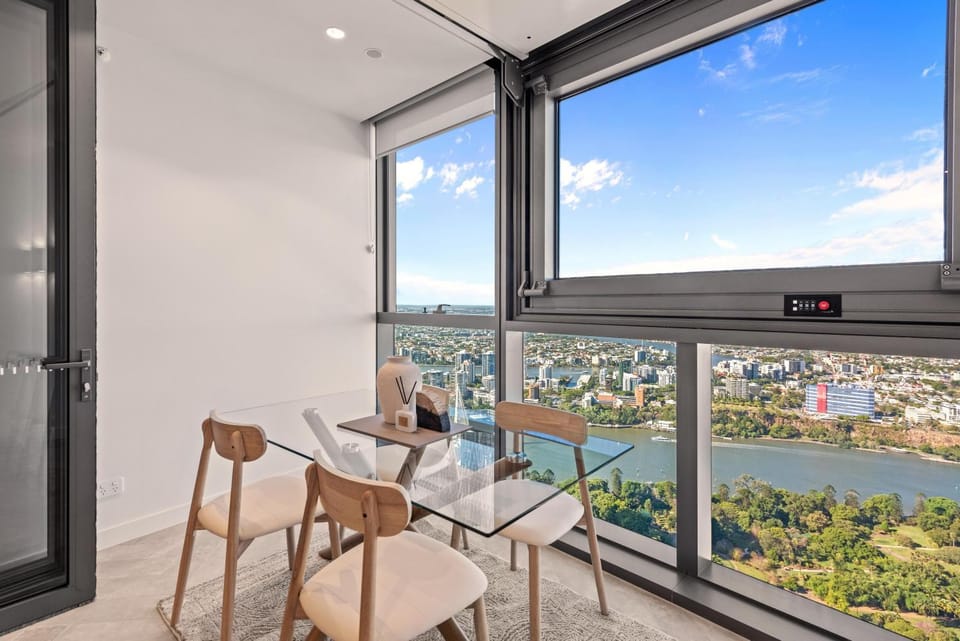View (from property/room), Balcony/Terrace, City view, Lake view, River view, Sea view