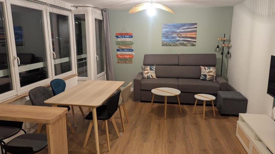 TV and multimedia, Living room, Dining area