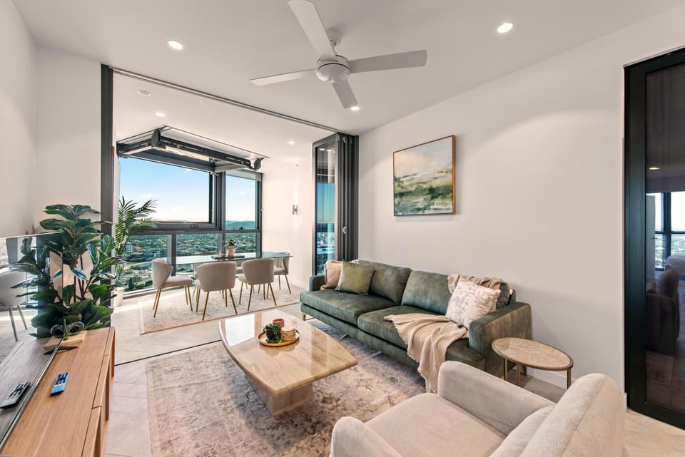Natural landscape, TV and multimedia, Living room, Dining area