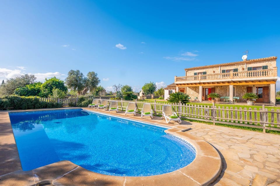 Property building, Garden, Swimming pool, sunbed