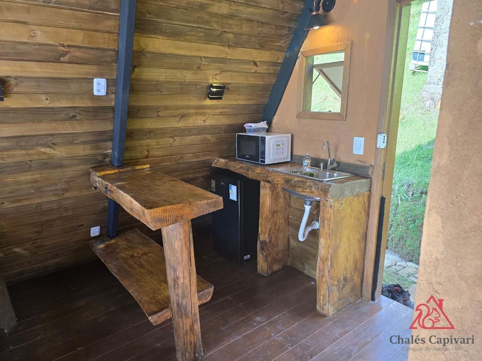 Kitchen or kitchenette, Dining area, minibar