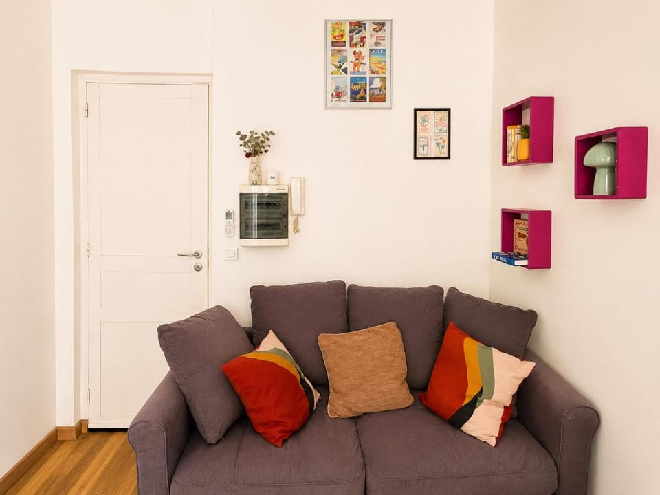 Studio, Downtown, Train Station, WiFi, Air Conditioning Apartment in Nice