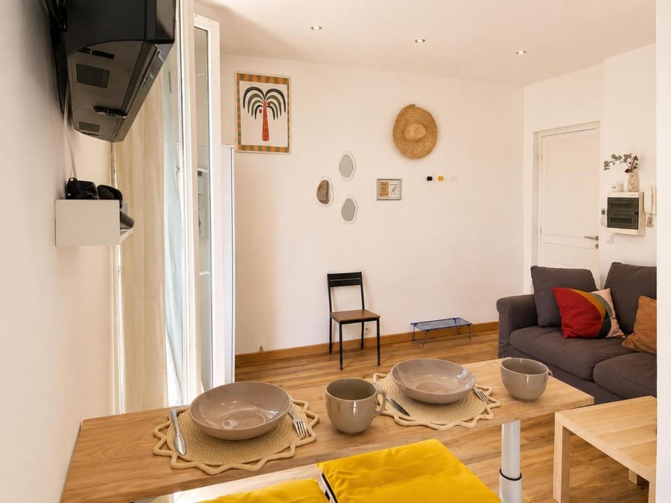Studio, Downtown, Train Station, WiFi, Air Conditioning Apartment in Nice