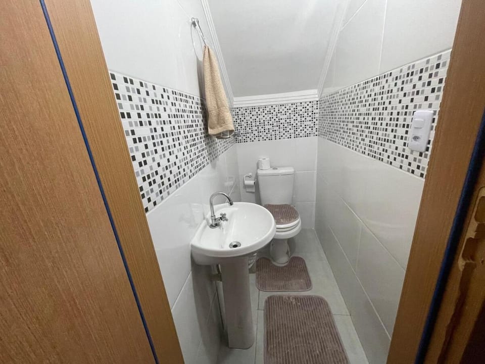 Sobrado de condomínio a 100 mt do mar House in State of São Paulo