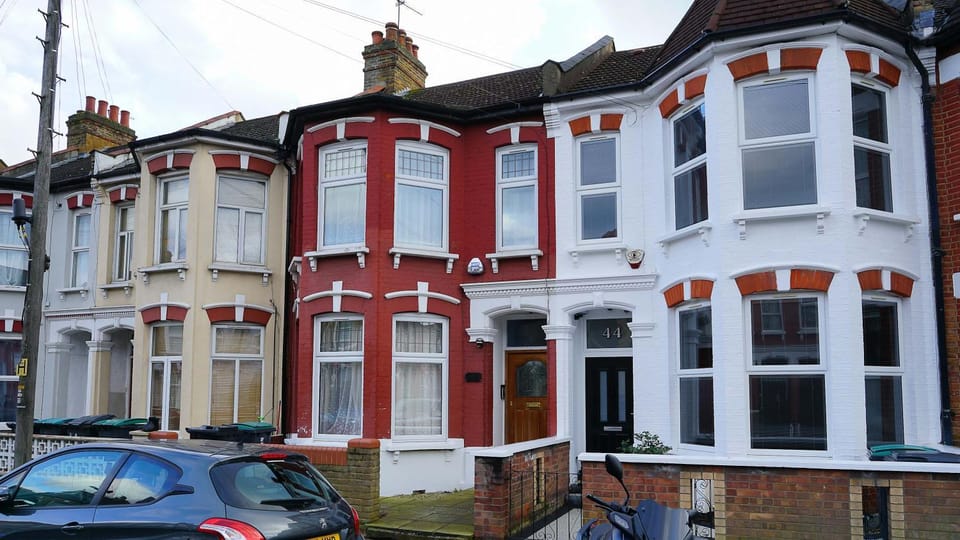 Property building, Day, Neighbourhood, Street view, Location, Parking