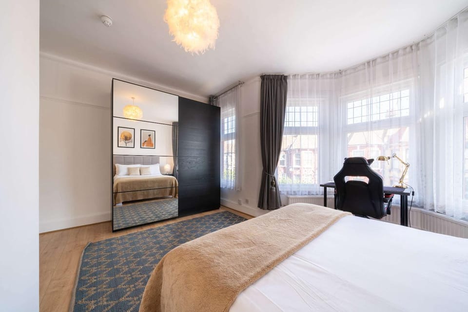 Bed, Photo of the whole room, Bedroom