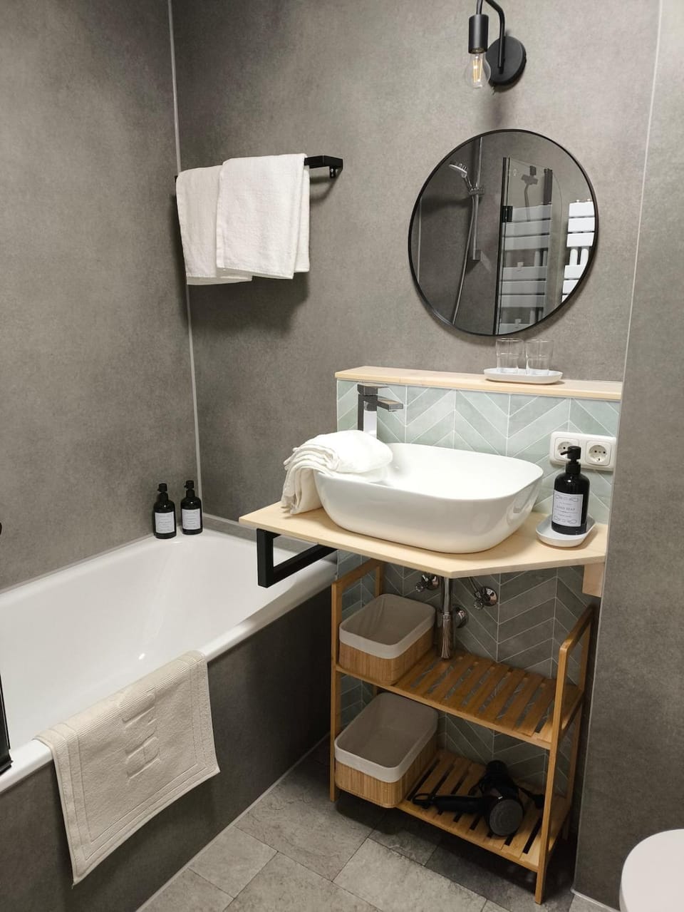Bathroom, Bath, towels