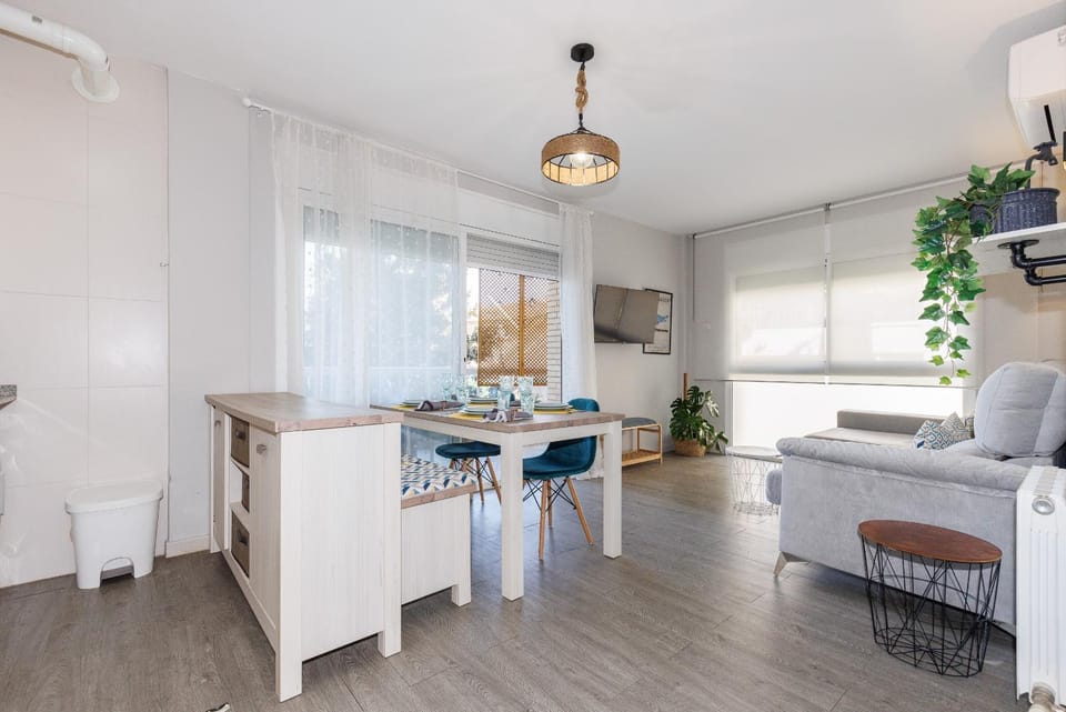 Living room, Dining area, air conditioner